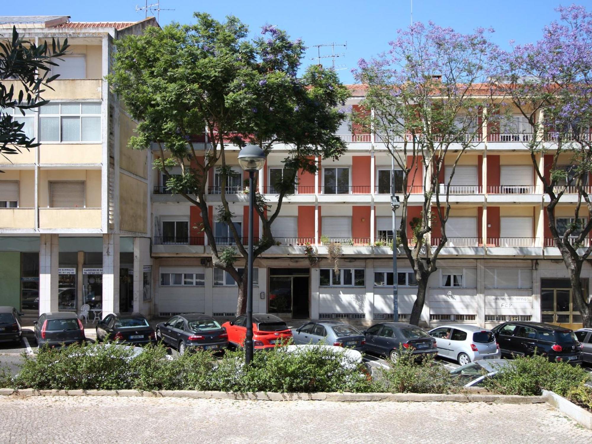 Cozy Apartment - Your Home Away Amadora Bagian luar foto